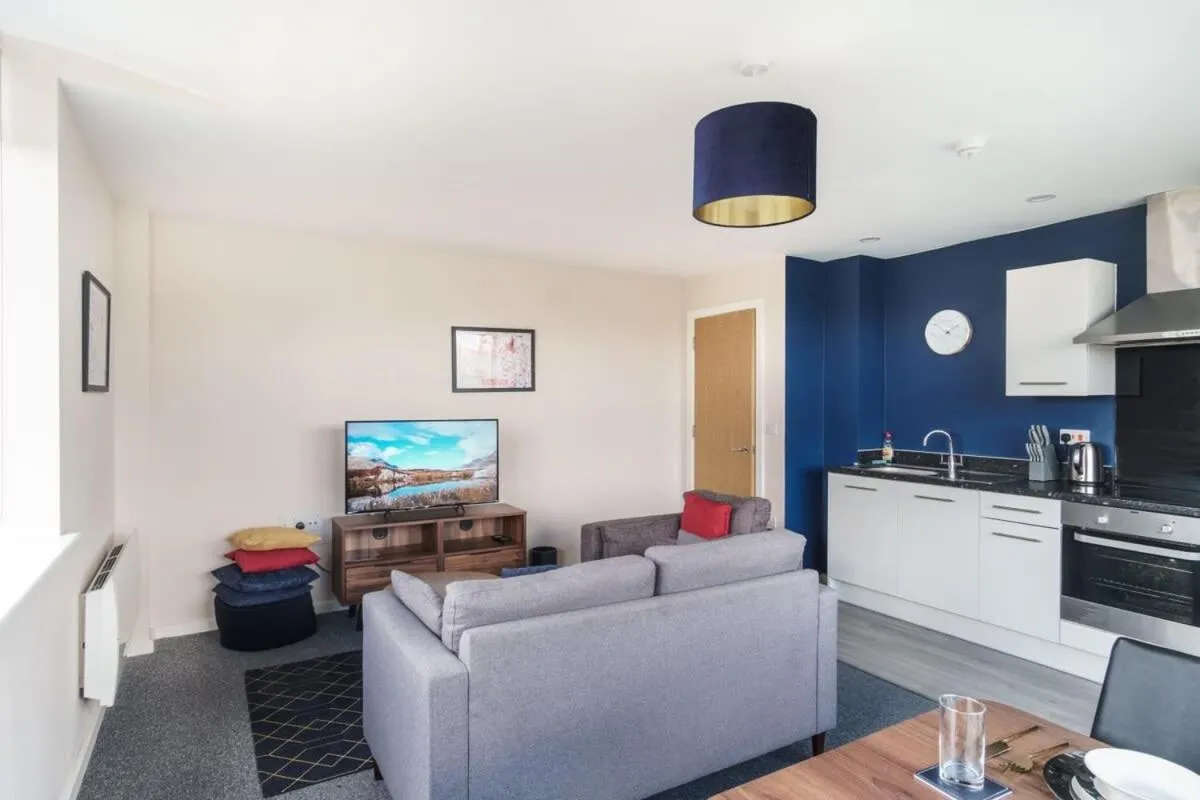 Image 2 of Bright & Modern 2 Bed Manchester Apartment