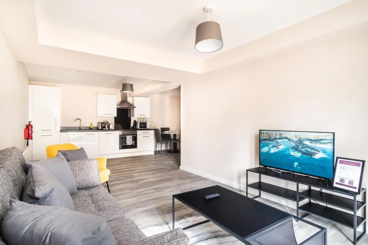 Image 6 of Bright & Stylish 2 Bed Apartment in Manchester