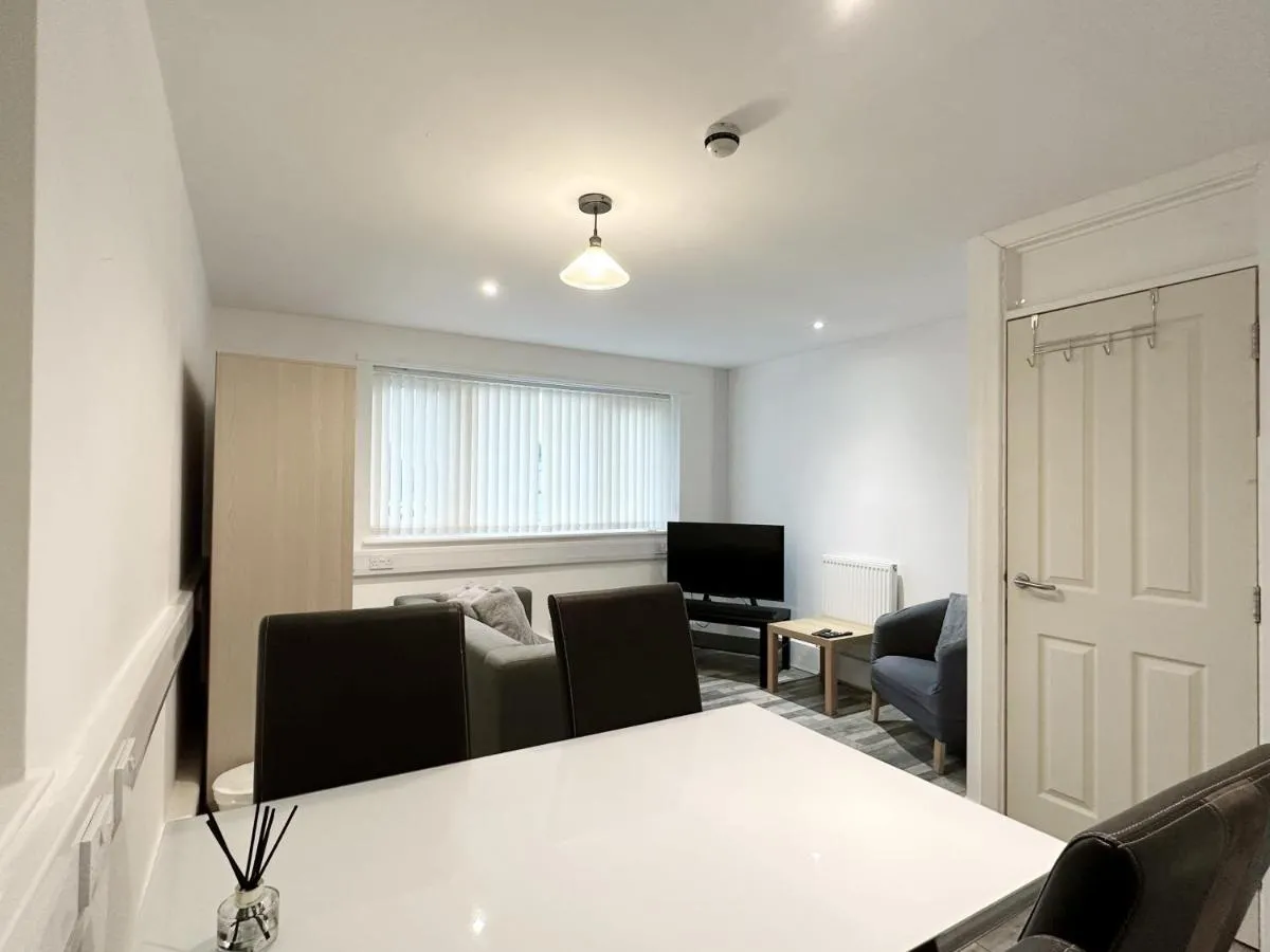 Image 2 of Bright, Warm & Cozy house in Harpurhey