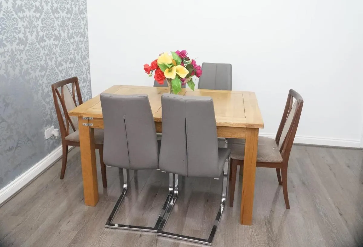 Image 2 of CHEADLE HOUSE HOLIDAYS