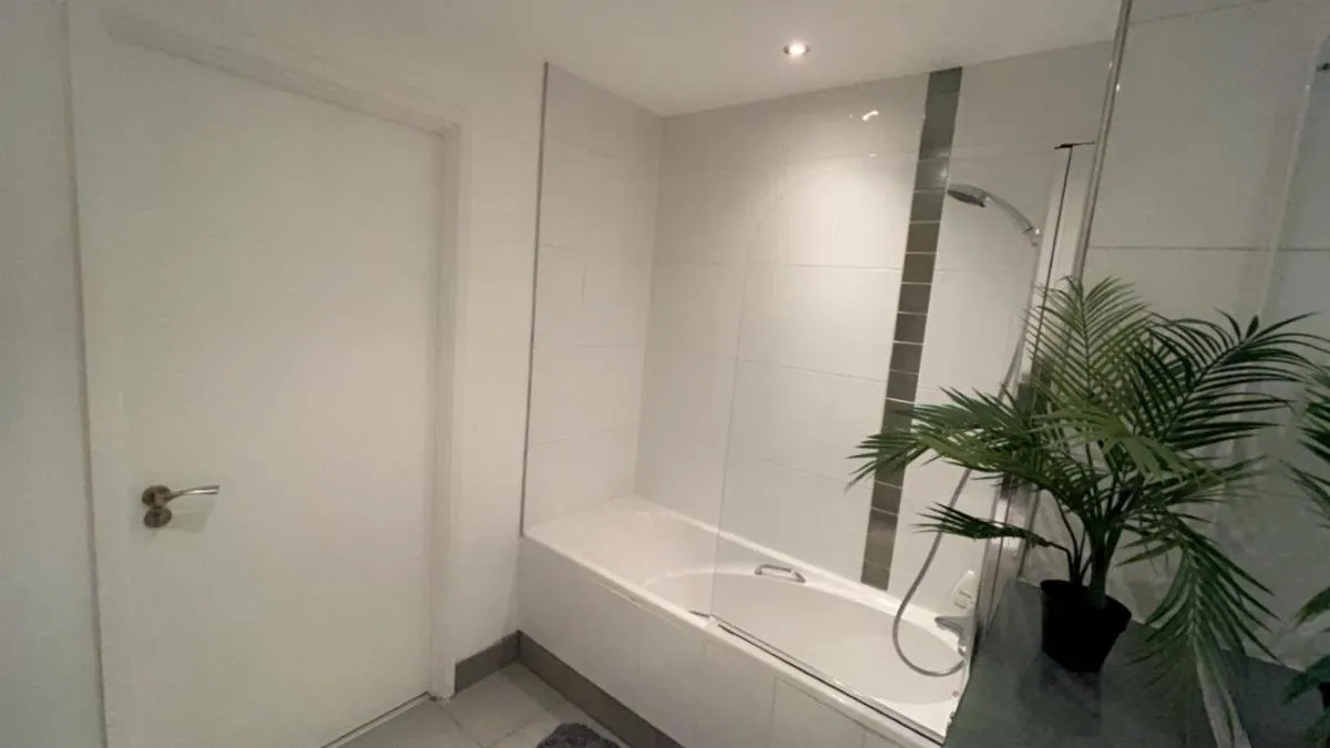 Image 5 of Central 2bed 2bath