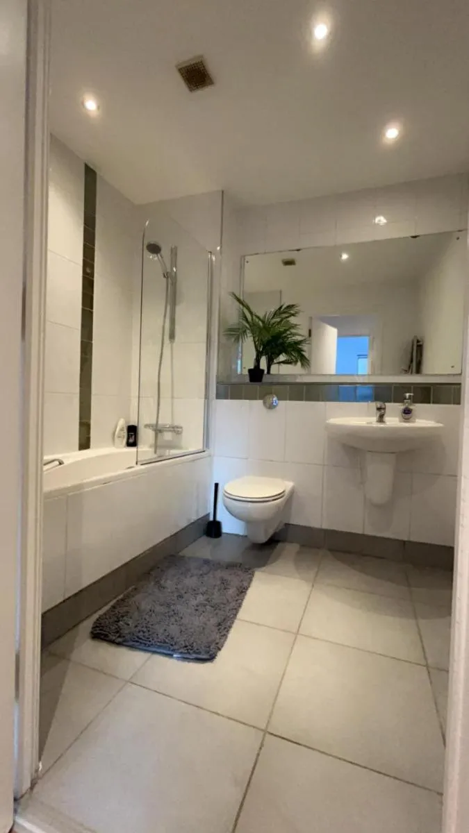 Image 6 of Central 2bed 2bath