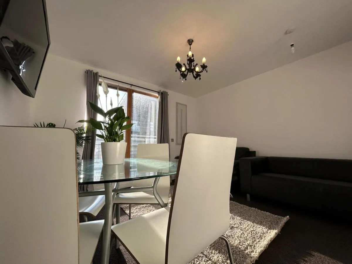 Image 2 of Central 2bed 2bath