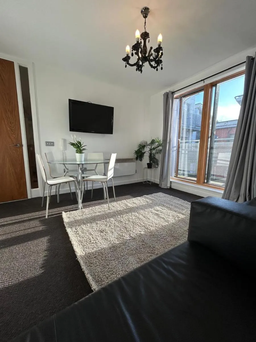 Image 3 of Central 2bed 2bath