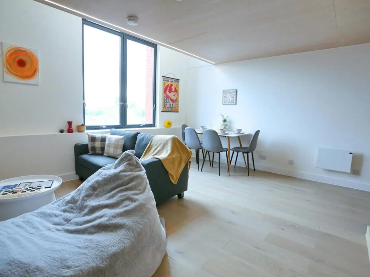 Image 6 of Central Trafford Duplex With Free Parking Pass the Keys