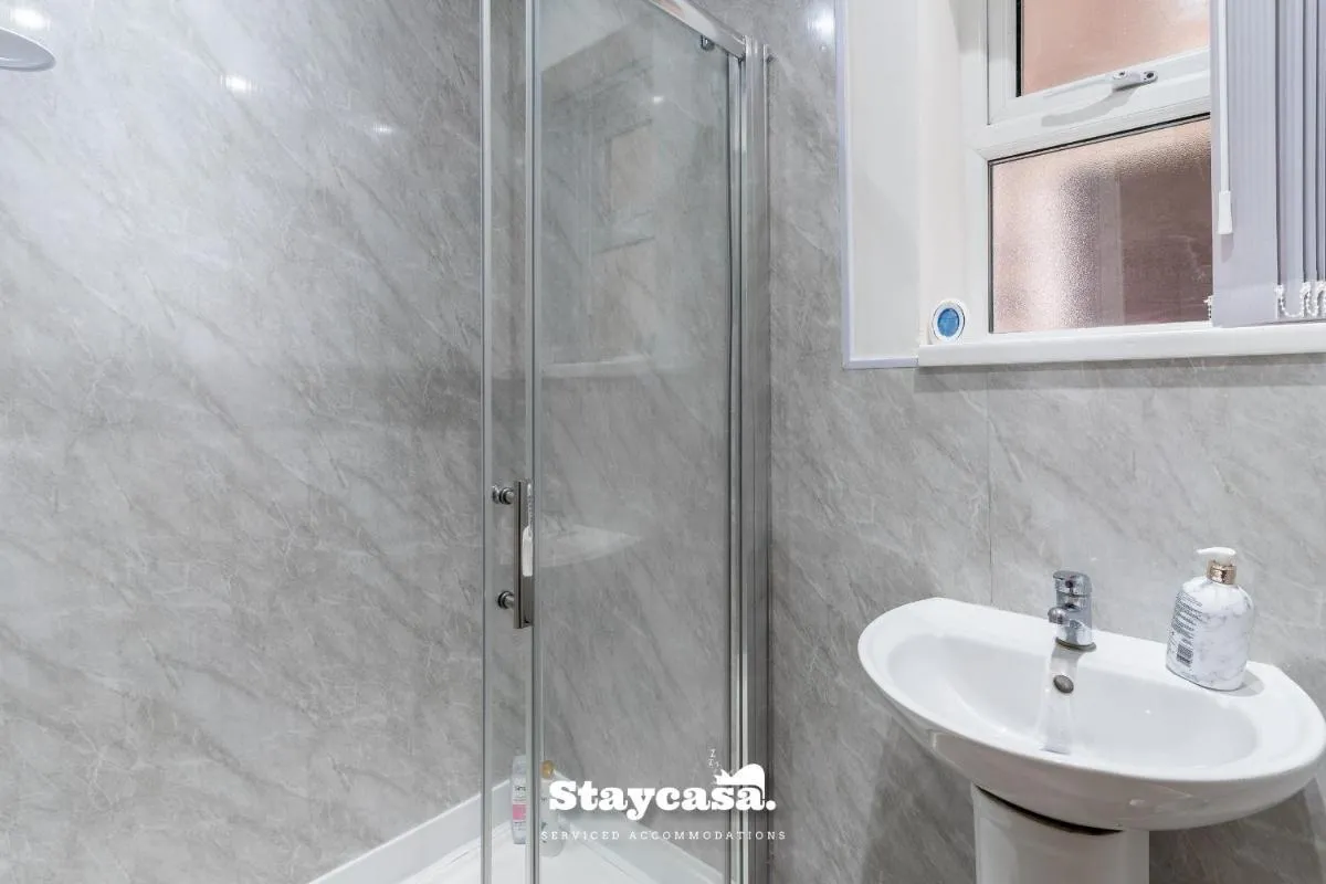 Image 1 of Charming 2-bed Apt W Parking