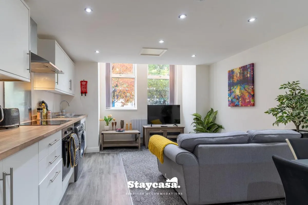 Image 4 of Charming 2-bed Apt W Parking