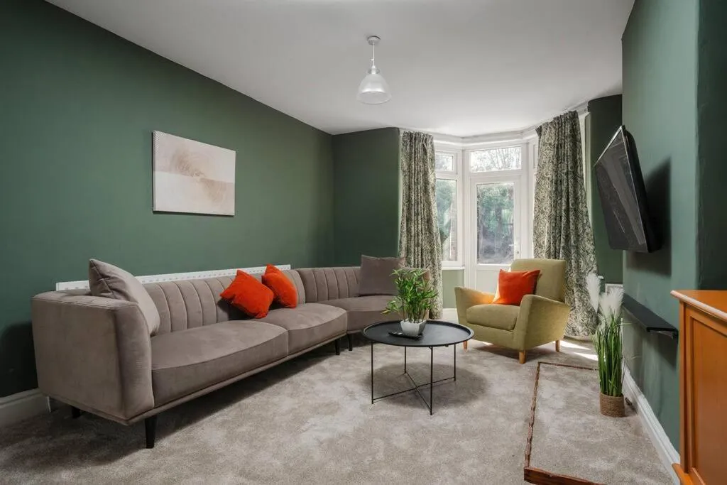 Image 5 of Charming 3BD Home Didsbury House