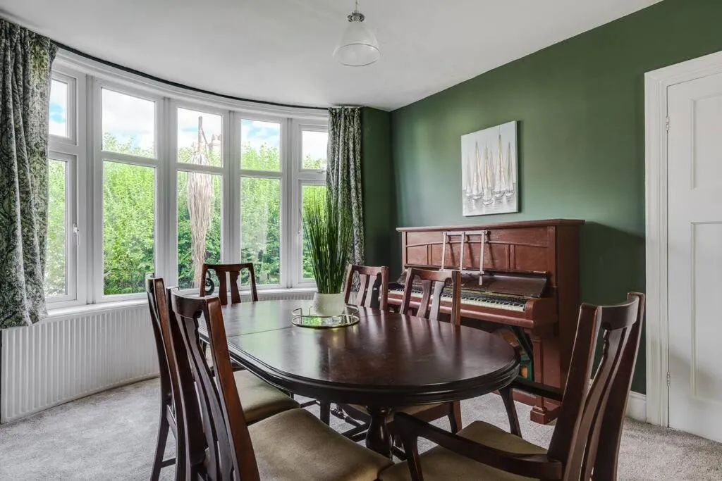 Image 4 of Charming 3BD Home Didsbury House