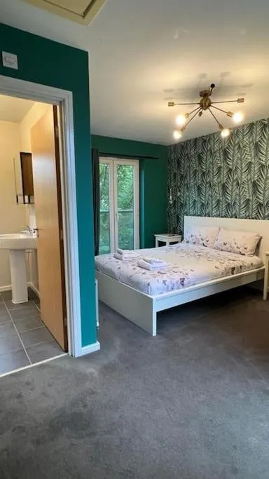 Image 3 of Cheerful 4-bedroom house with multiple car parking