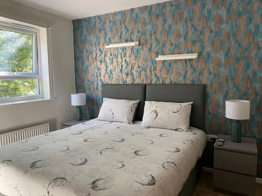 Image 2 of Cheerful 4-bedroom house with multiple car parking