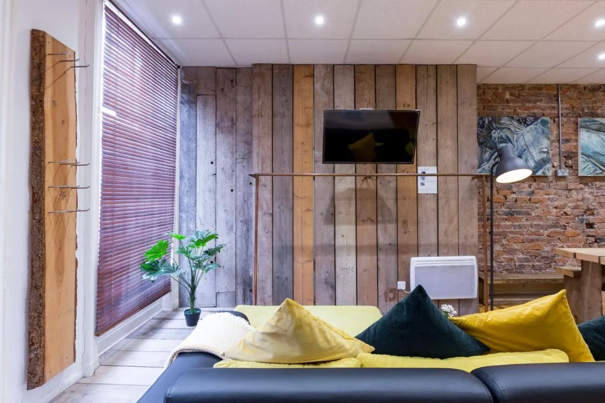 Image 5 of City Centre Vintage Chic Studio