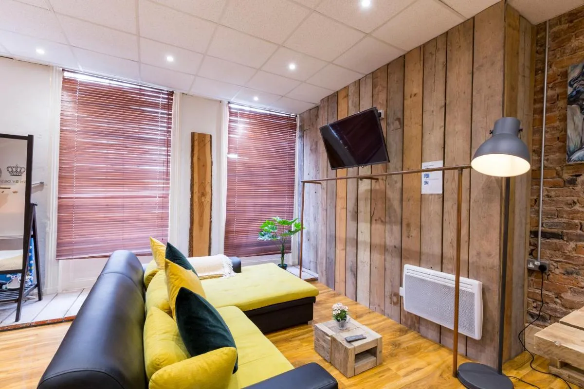 Image 4 of City Centre Vintage Chic Studio