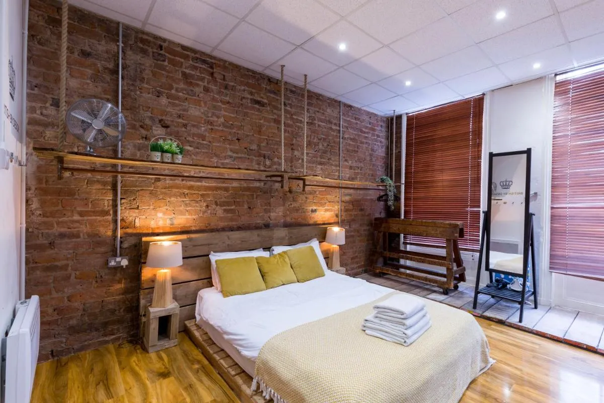 Image 1 of City Centre Vintage Chic Studio