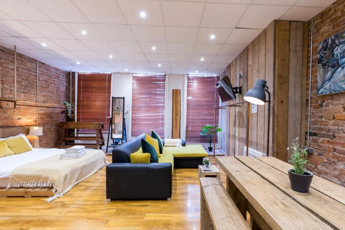 Image 6 of City Centre Vintage Chic Studio