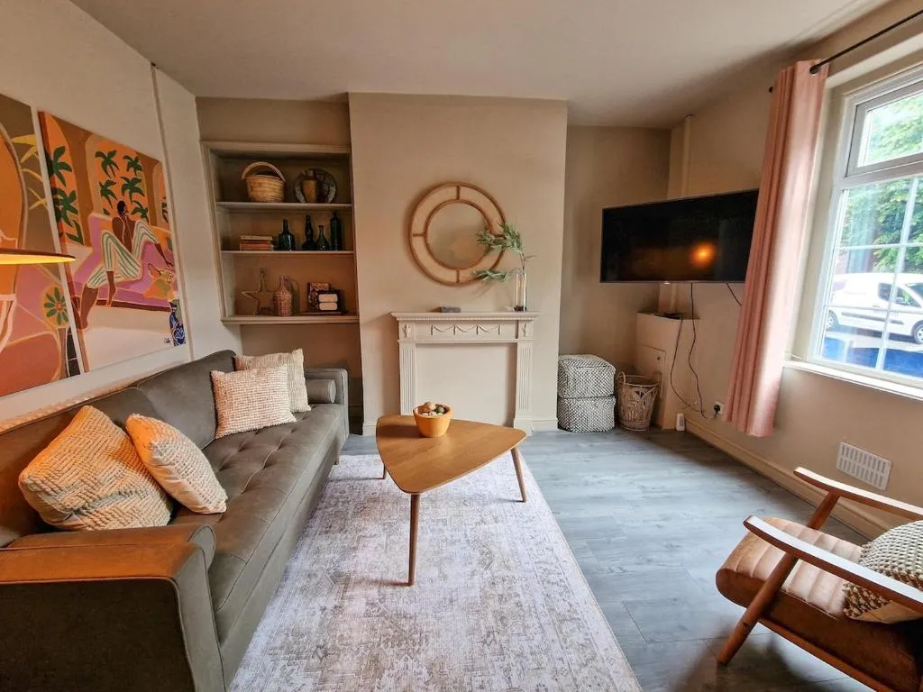 Image of City SuperHost- 2 Bed House Near City Centre