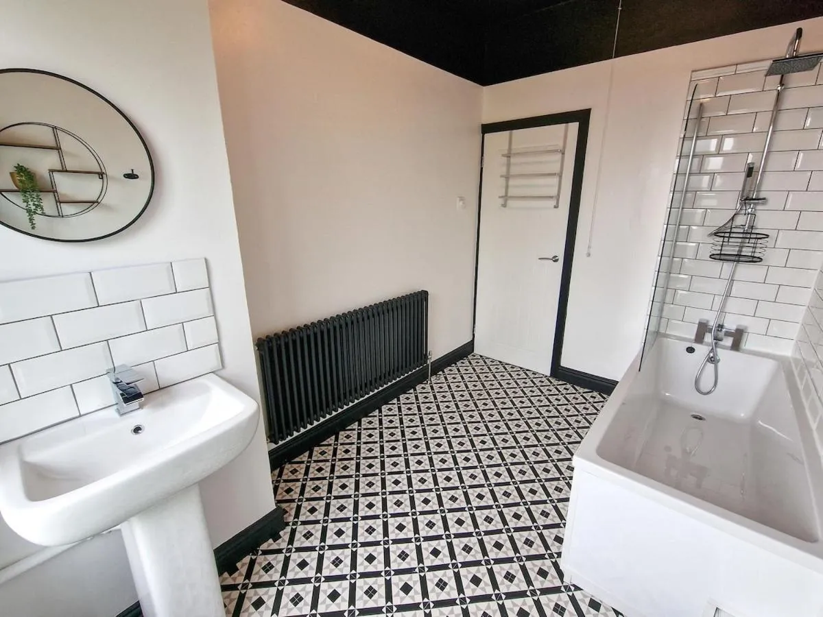 Image 6 of City SuperHost- 2 Bed House Near City Centre