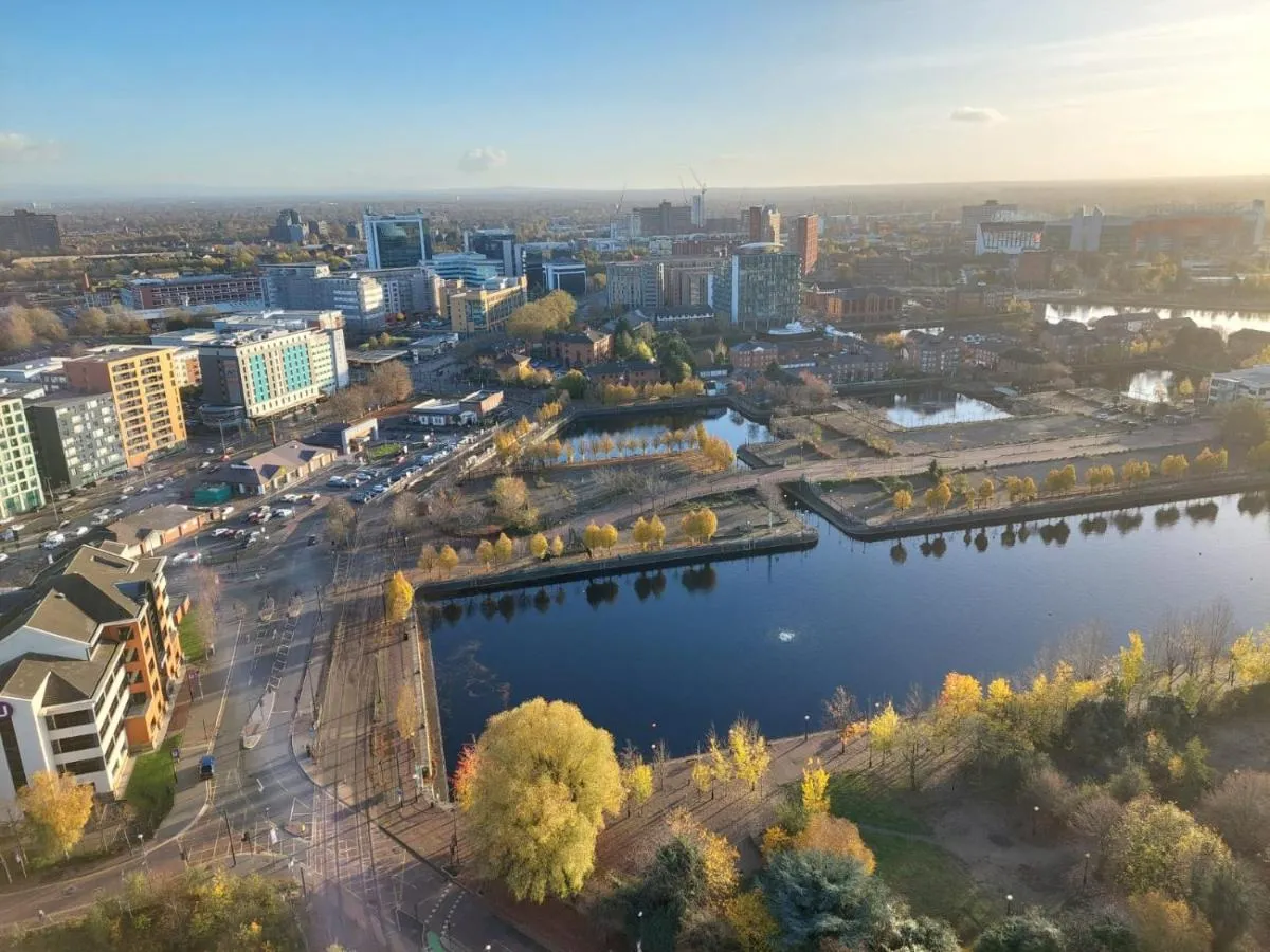 Image 4 of City SuperHost Media City Flat