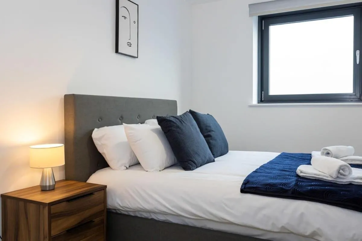 Image 6 of City SuperHost Media City Flat