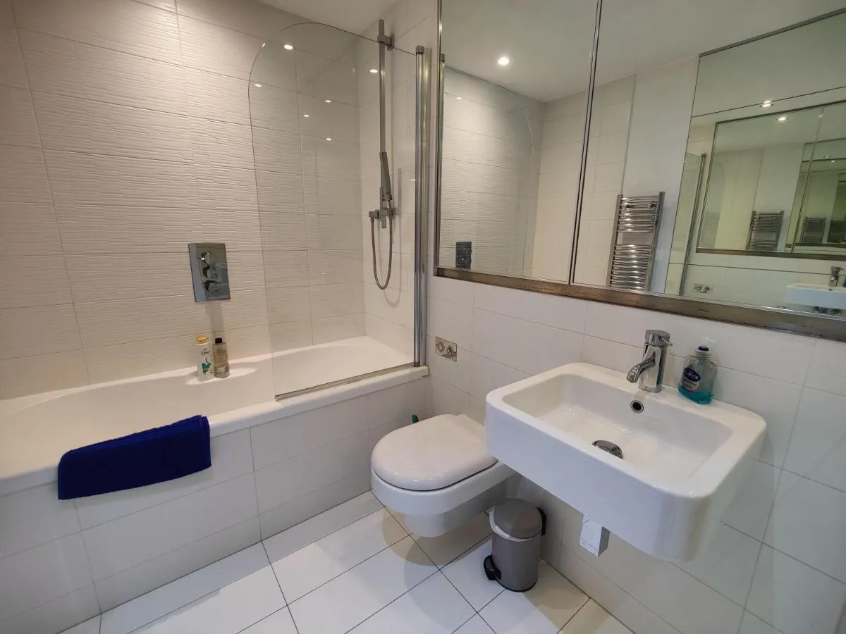 Image 2 of Comfort Manchester City Apartment 2 Bedrooms 2 Bathrooms – Walks to AO Arena, Shopping & Business Centre in minutes