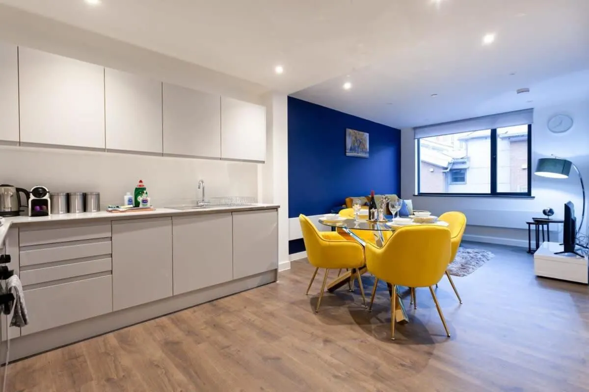 Image 5 of Contemporary 1 Bedroom Apartment in Manchester City Centre