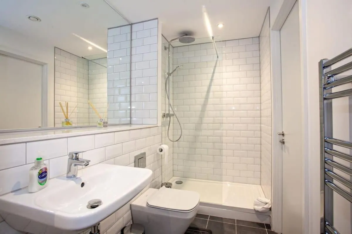 Image 3 of Contemporary 1 Bedroom Apartment in Manchester City Centre
