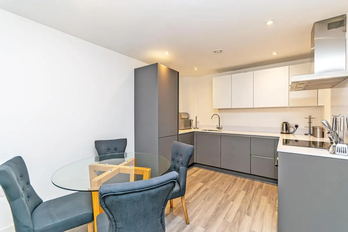 Image 2 of Contemporary 2 Bed Apartment in Central Manchester