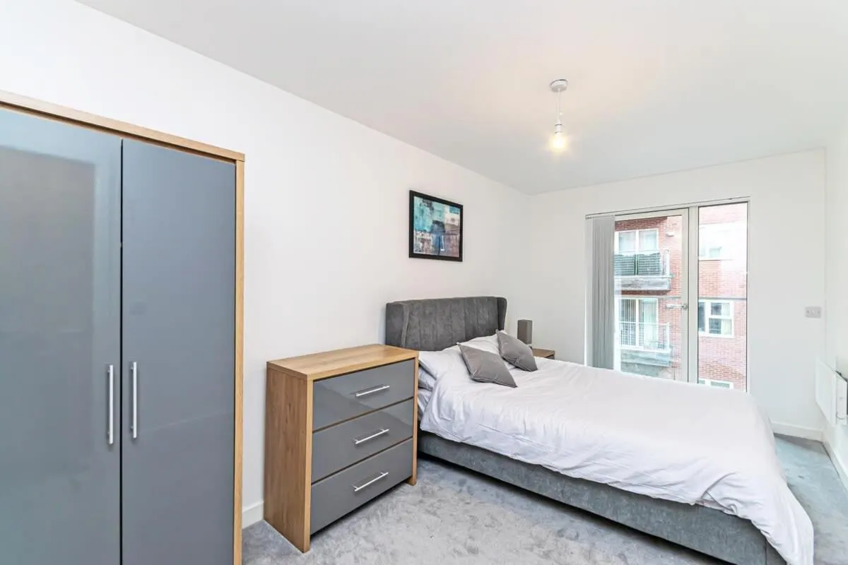 Image 4 of Contemporary 2 Bed Apartment in Central Manchester