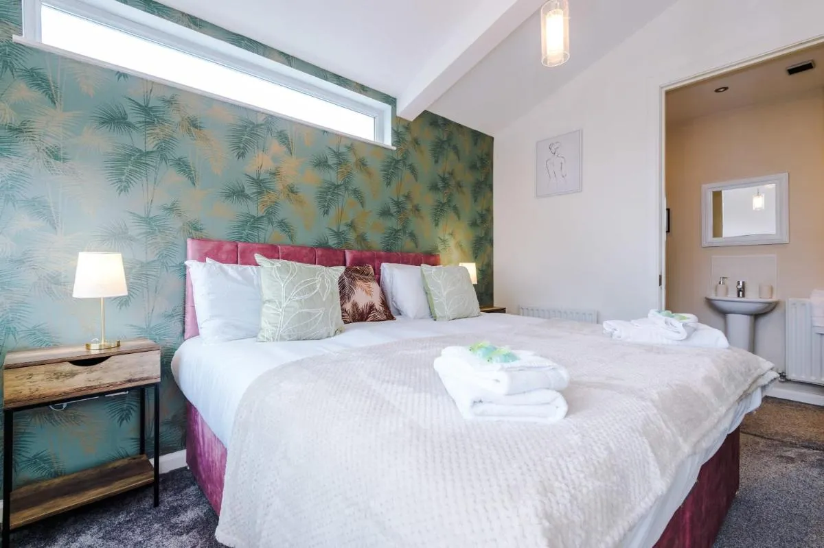 Image 2 of Coop Live Arena & Etihad Stadium 3Bedroom House w Secure Parking by Rest&Recharge