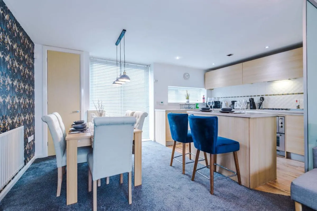 Image 6 of Coop Live Arena & Etihad Stadium 3Bedroom House w Secure Parking by Rest&Recharge