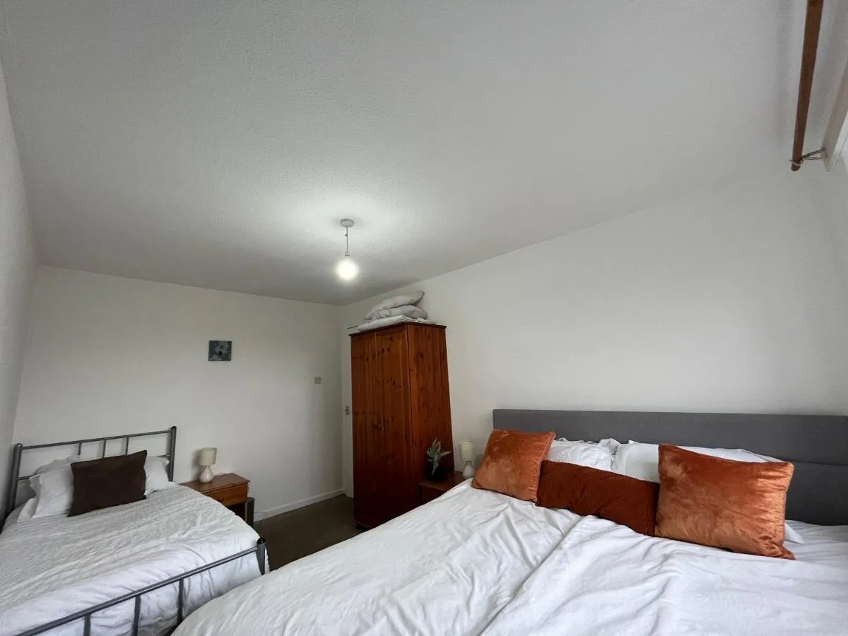 Image 2 of Cosy 2 Bedroom Apartment near City Centre
