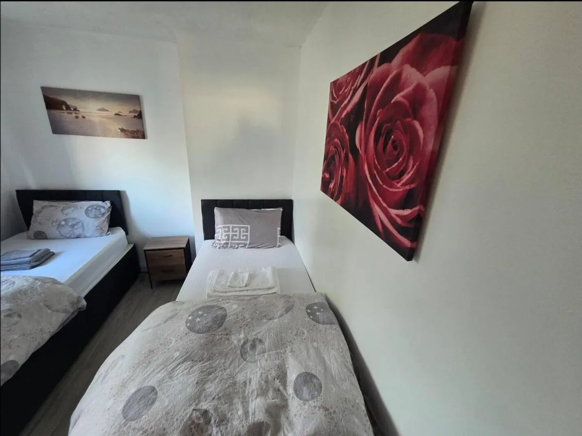 Image 5 of Cosy 3 Bed with Parking Near Piccadilly, Etihad Stadium and COOP Live Sleeps up to 6