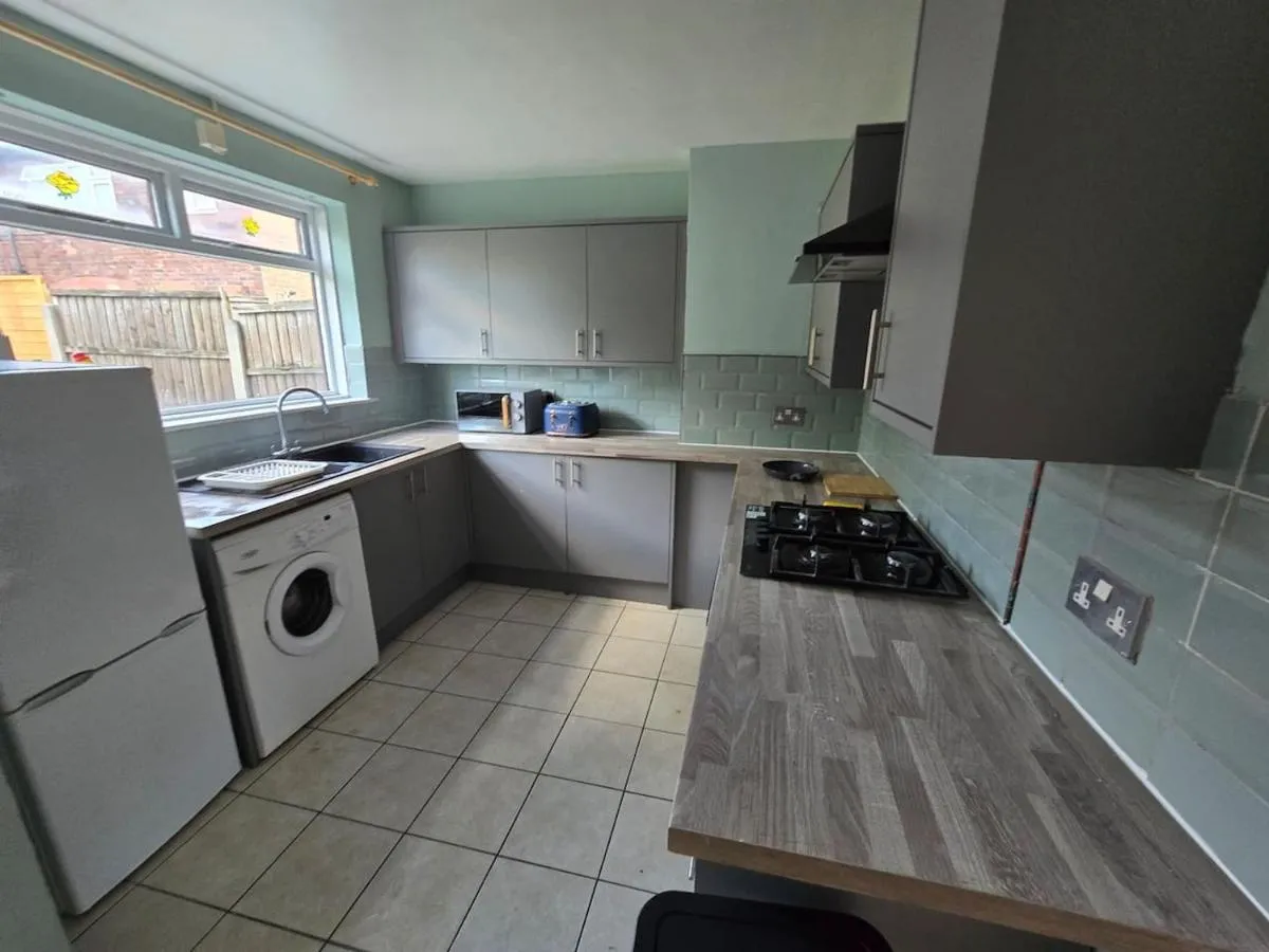 Image 2 of Cosy 3 Bed with Parking Near Piccadilly, Etihad Stadium and COOP Live Sleeps up to 6