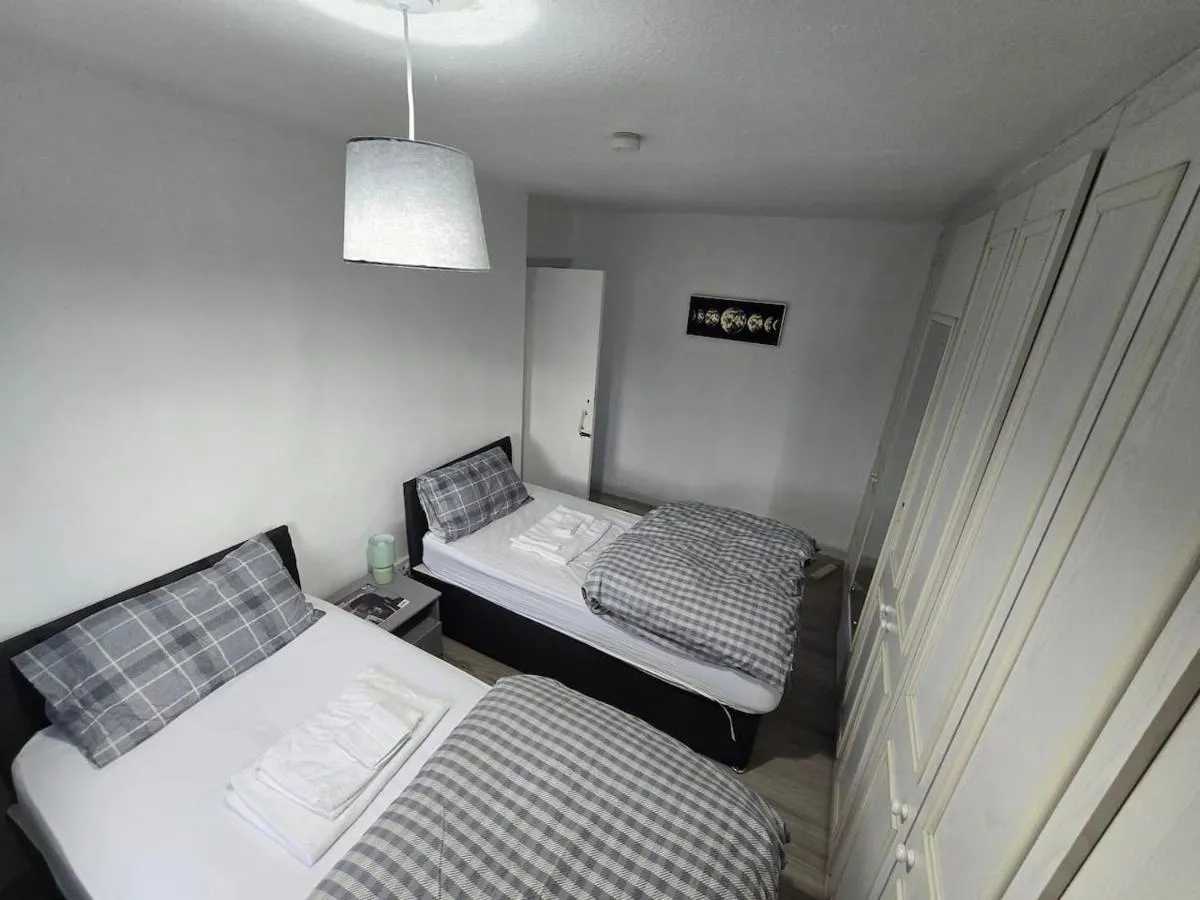 Image 4 of Cosy 3 Bed with Parking Near Piccadilly, Etihad Stadium and COOP Live Sleeps up to 6