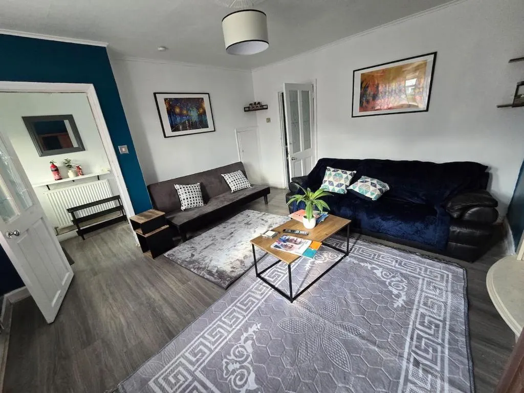 Image of Cosy 3 Bed with Parking Near Piccadilly, Etihad Stadium and COOP Live Sleeps up to 6