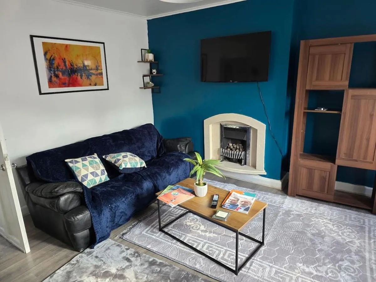 Image 1 of Cosy 3 Bed with Parking Near Piccadilly, Etihad Stadium and COOP Live Sleeps up to 6