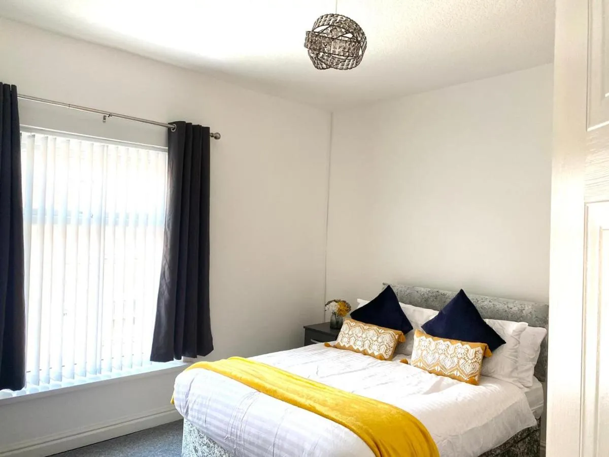 Image 4 of Cosy Cheerful 2 Bedrooms Near Piccadilly, Etihad Stadium Sleeps up to 5