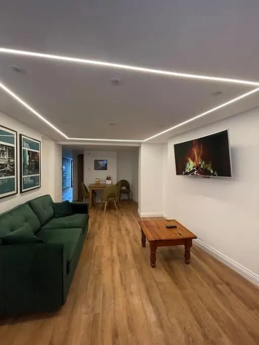 Image of DelRae Apartments