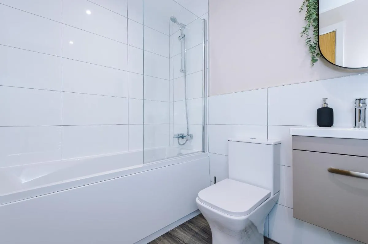 Image 3 of Deluxe 2 Bedroom 2 Bathroom Apartment – Free Secure Parking