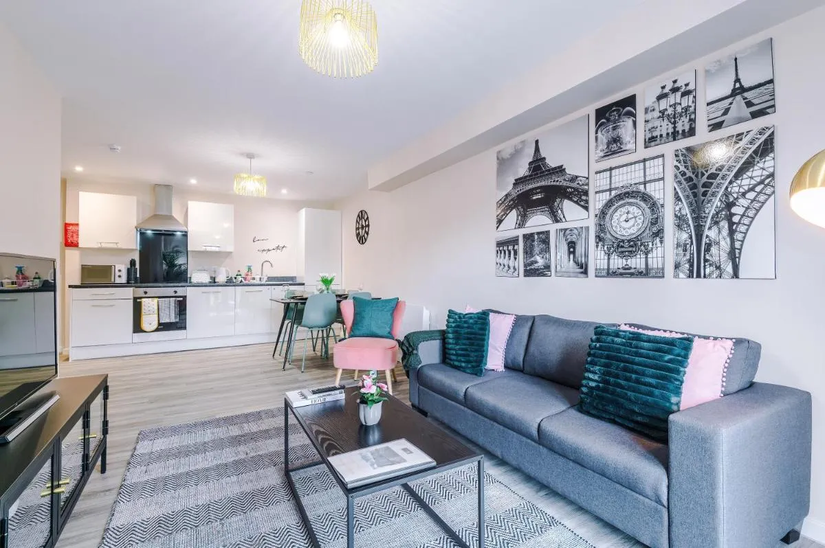Image 1 of Deluxe 2 Bedroom 2 Bathroom Apartment – Free Secure Parking
