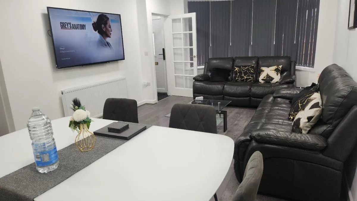 Image 3 of ETIHCITY – 3 Bedroom Semi – Free Parking near Etihad Stadium, Tourist attractions, Manchester City Centre, Transport and Motorway Links next to McDonald’s – Sky n Netflix
