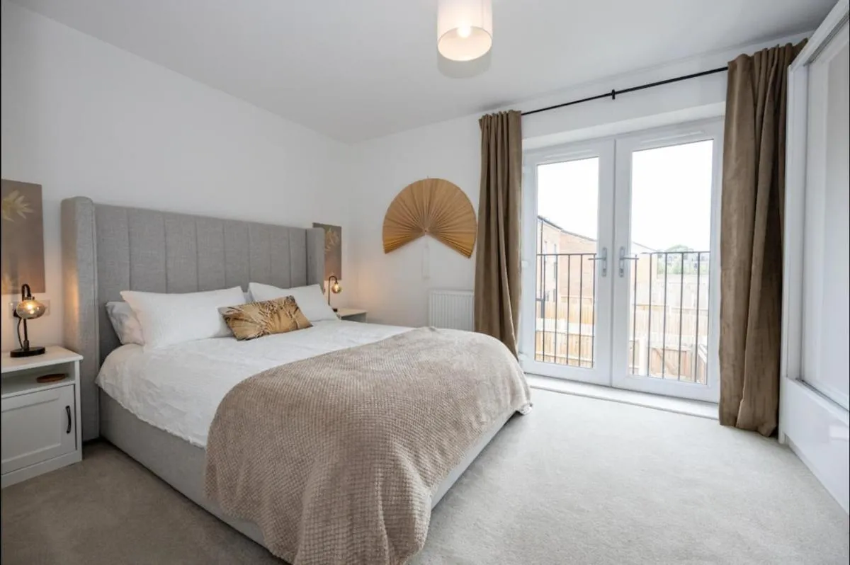 Image 3 of Elegance Retreat – 2 Bed Holiday Home with Parking