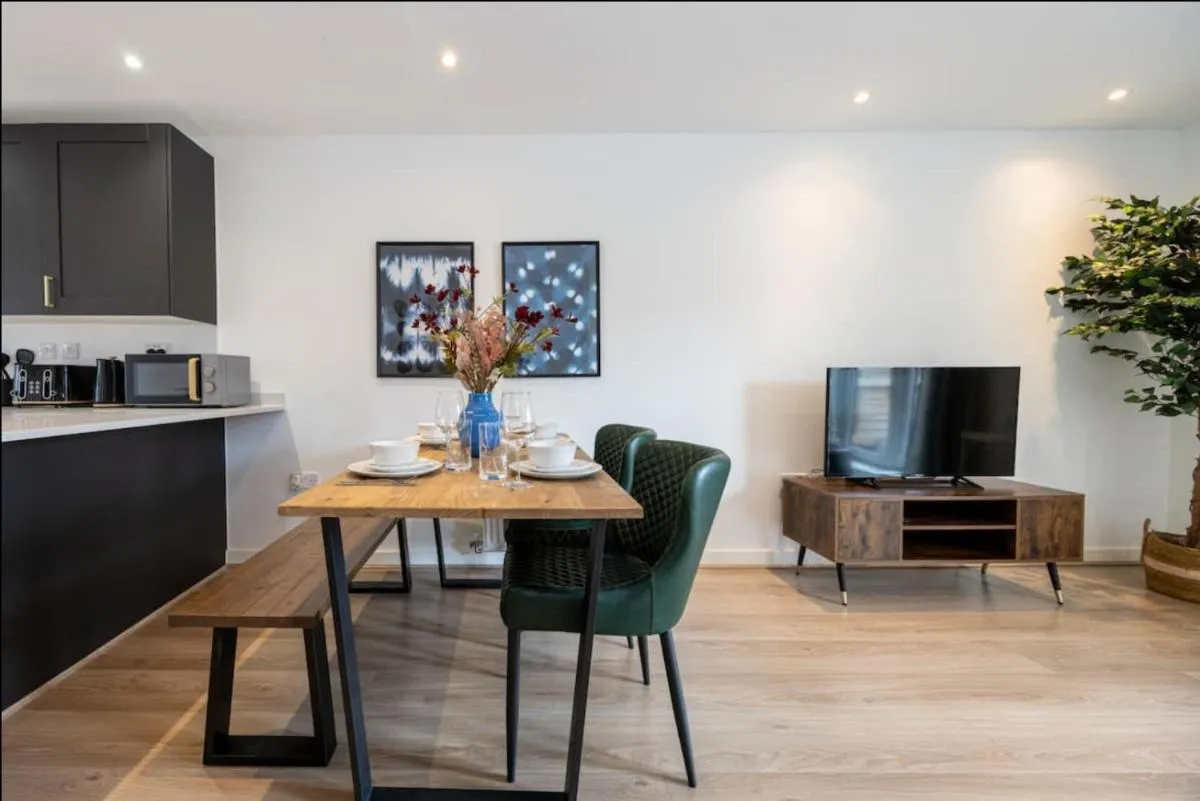 Image 4 of Elegance Retreat – 2 Bed Holiday Home with Parking