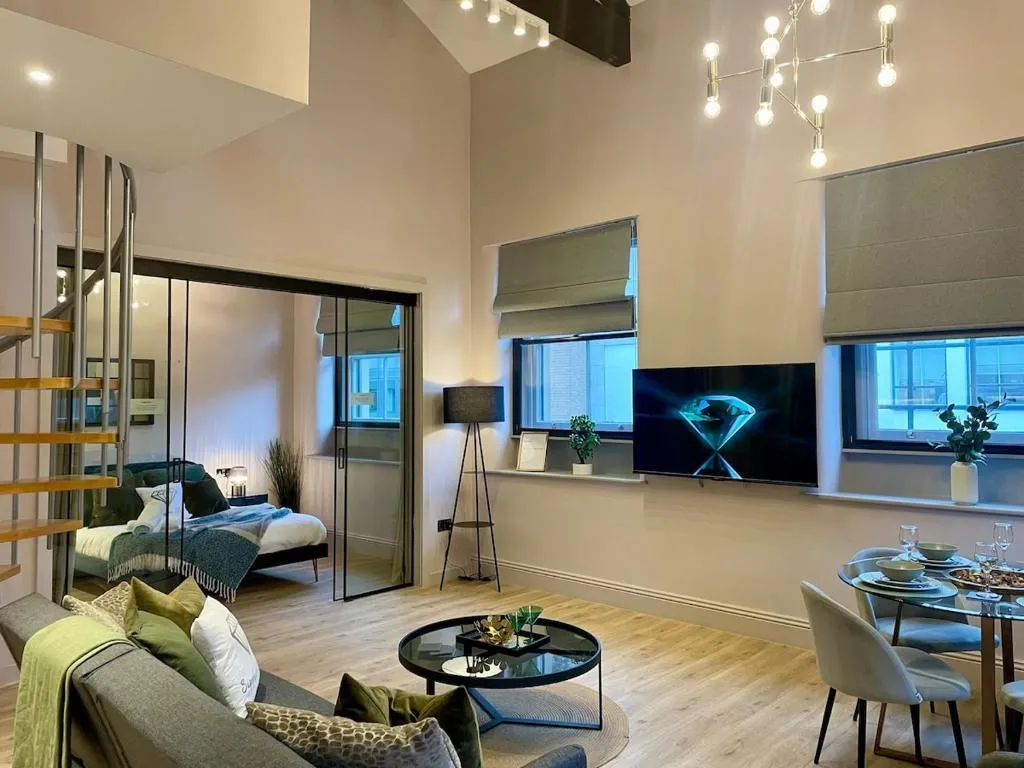 Image of Emerald Escape 3 Bed 3 Bath