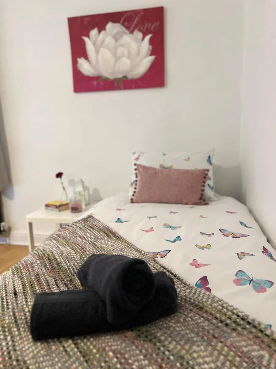 Image 5 of Entire House, Sleep7, Near Manchester City Centre And Stockport, Free Parking, Netflix, WiFi
