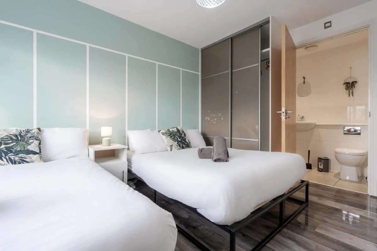 Image 4 of Etihad, City & Coop Live – Free Parking – 10ppl
