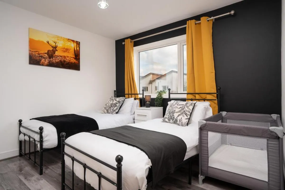 Image 3 of Etihad, City & Coop Live – Free Parking – 10ppl