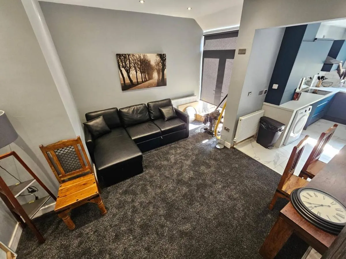 Image 1 of Exceptional Modern 4 Bdr Home In Manchester!