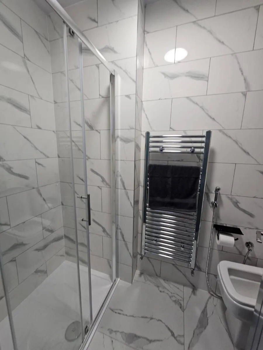 Image 6 of Exceptional Modern 4 Bdr Home In Manchester!