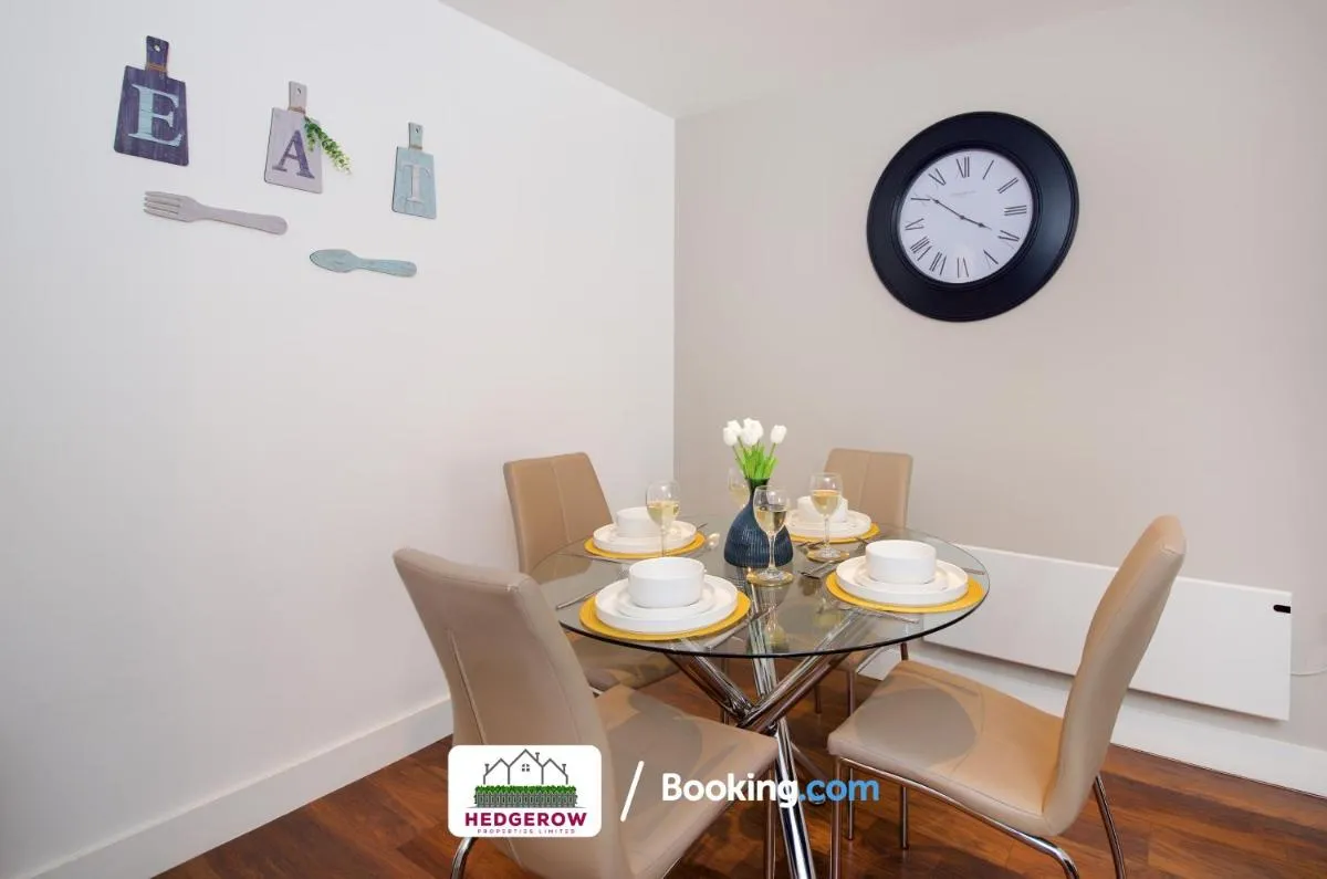 Image 3 of Exclusive Deal on 3-Night & Weekly Deal on 3-Bedroom Urban Loft by Hedgerow